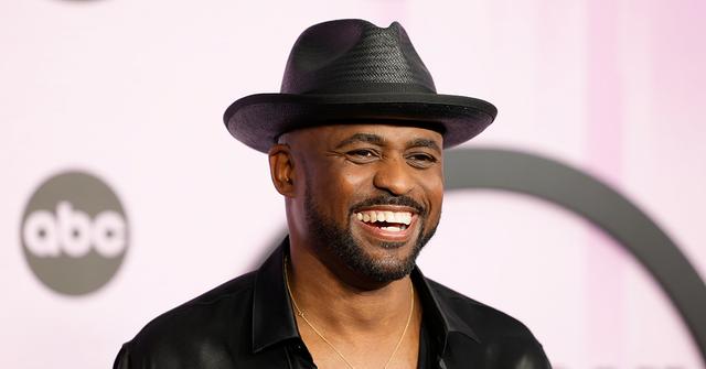 Wayne Brady at the 2022 American Music Awards.
