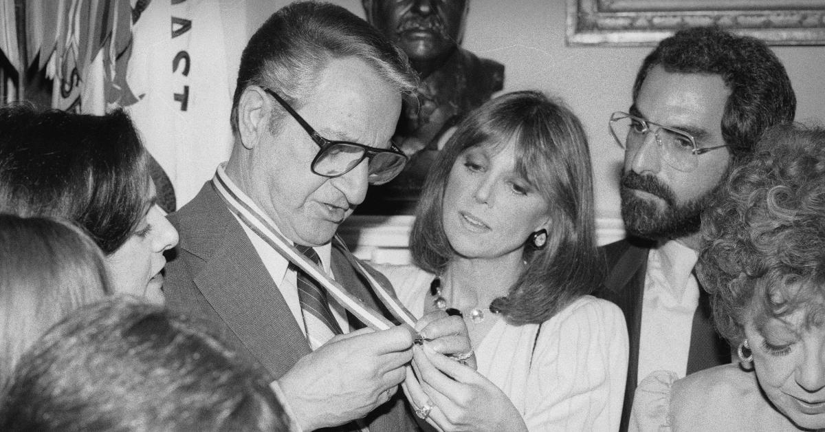 Marlo Thomas looks at the Medal of Honor given to her father for his work with St. Jude Children's Research Hospital