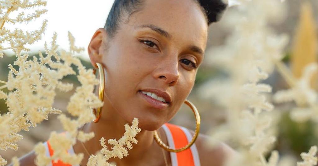 Does Alicia Keys Wear Makeup — Details on Her New Deal With e.l.f