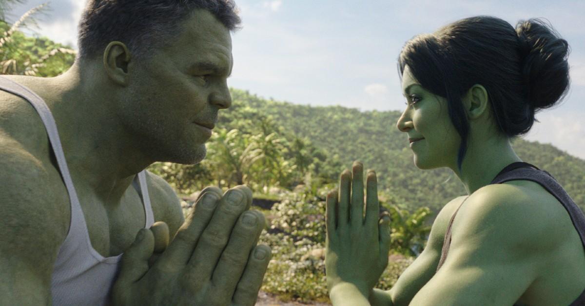 (L-R) Bruce Banner/Hulk (Mark Ruffalo) and Jen Walters/She-Hulk (Tatiana Maslany)