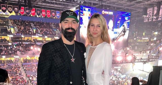 Keemstar and his girlfriend at a professional fighting event