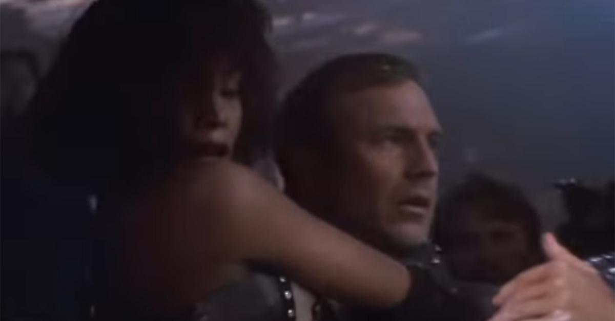 (l-r) Whitney Houston and Kevin Costner in 'The Bodyguard'