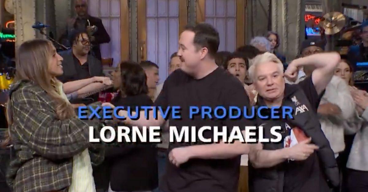 Mike Myers sticking his elbow up at the end of 'SNL.' 