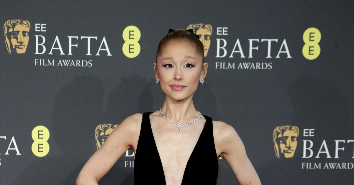 Ariana Grand Unveils New Hair