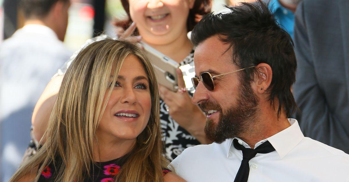 Jennifer Aniston et Justin Theroux assistent à la cérémonie en l'honneur de Jason Bateman avec l'étoile sur le Hollywood Walk Of Fame