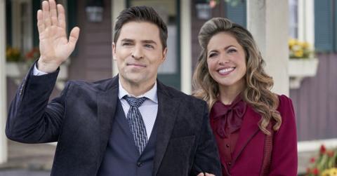 Kavan Smith and Pascale Hutton in 'When Calls the Heart'