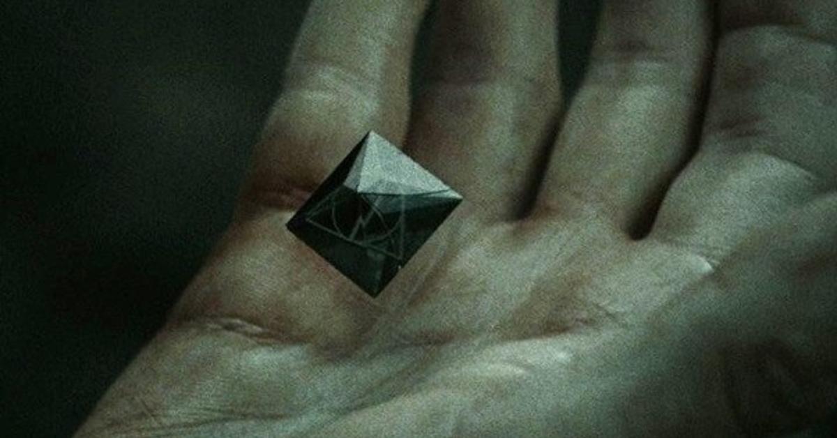‘Harry Potter’ Fans: This Is Why Harry Drops the Resurrection Stone