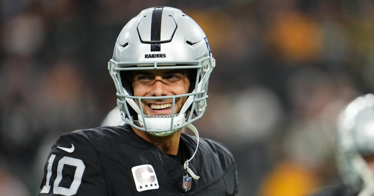 Las Vegas Raiders's Jimmy Garoppolo warming up before kickoff.