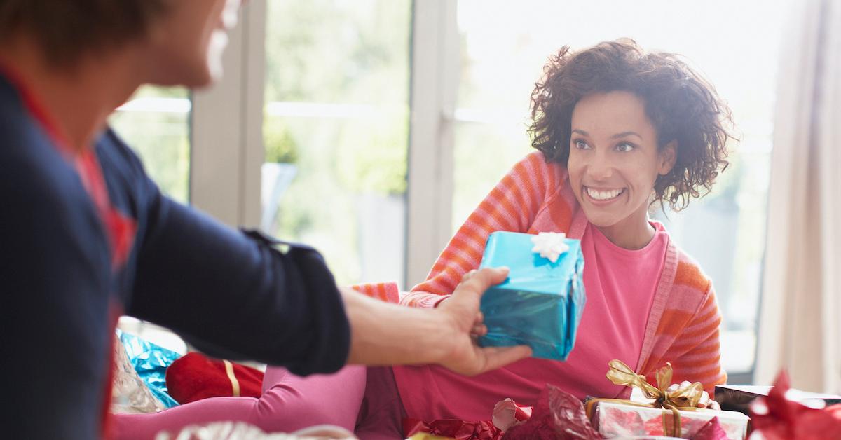 39 Christmas Couple Captions for the Perfect Holiday Post