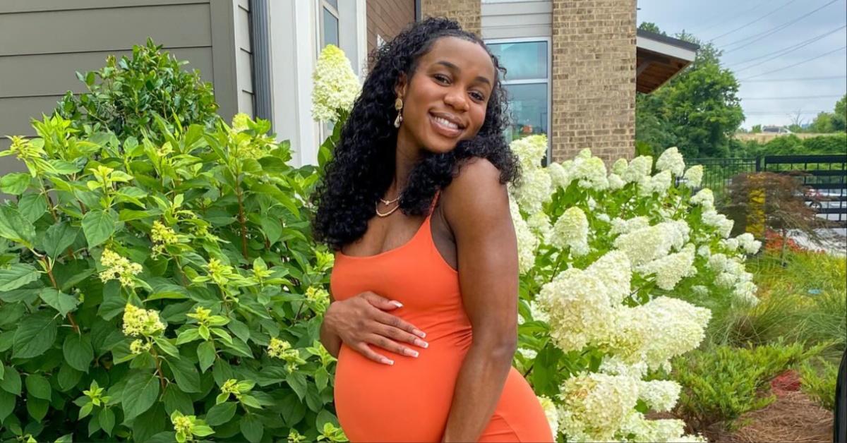 Sadia Yansaneh poses on Instagram while pregnant.