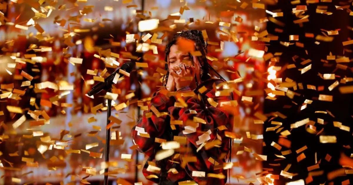 Sara James receives the Golden Buzzer on 'America's Got Talent' Season 17