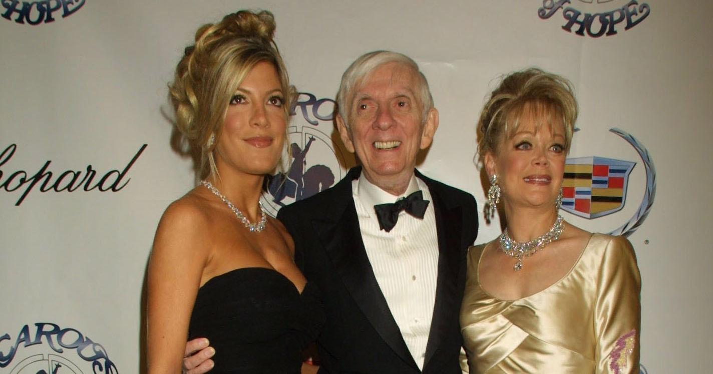 Tori Spelling poses with her parents, Candy and Aaron, at a 2002 red carpet. 