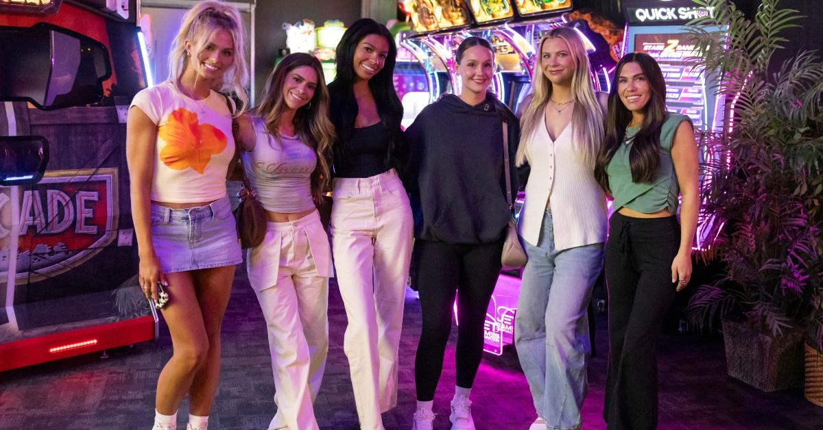 Some of the SLOMW ladies at an arcade during Season 4.