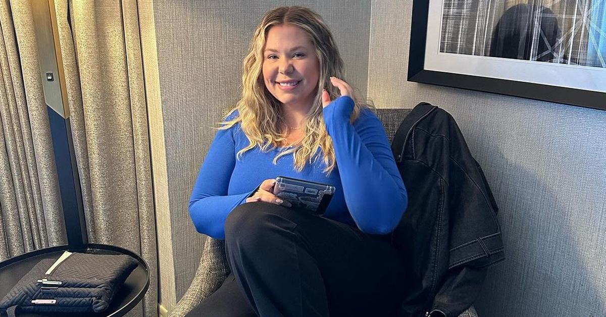 Kailyn Lowry sitting in a chair in a hotel room