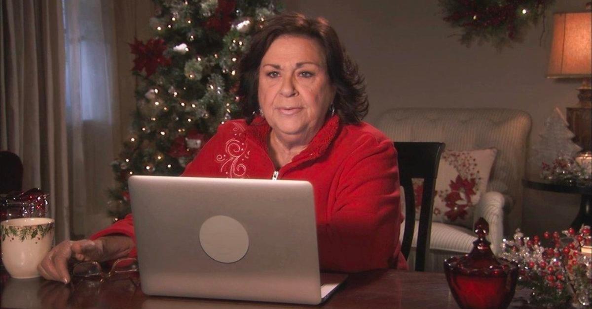 Aunt Chippy surfing the web on a laptop at Christmas time.