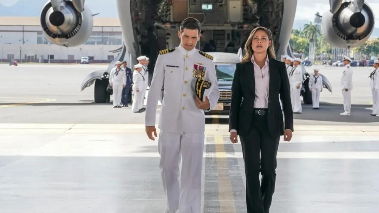 Jane Tennant walking with a naval officer on 'NCIS: Hawai'i'