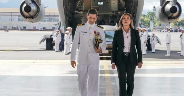 Jane Tennant walking with a naval officer on 'NCIS: Hawai'i'