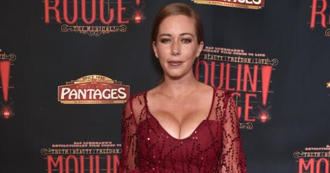 Kendra Wilkinson posing for photographs