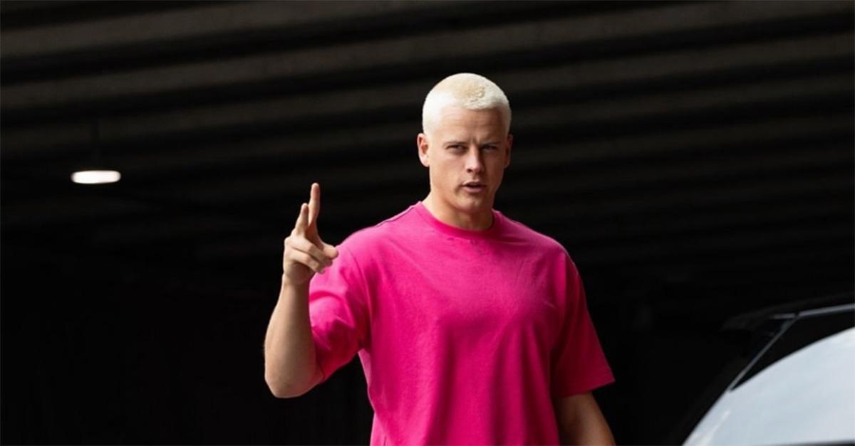 Joe Burrow in a pink t-shirt with his new haircut. 