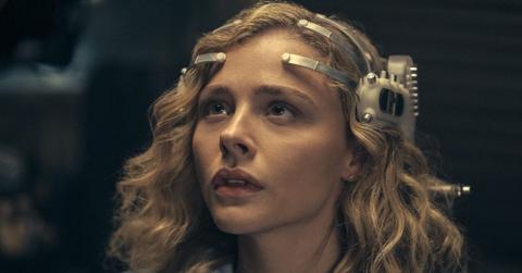 Flynne (Chloe Grace Moretz)