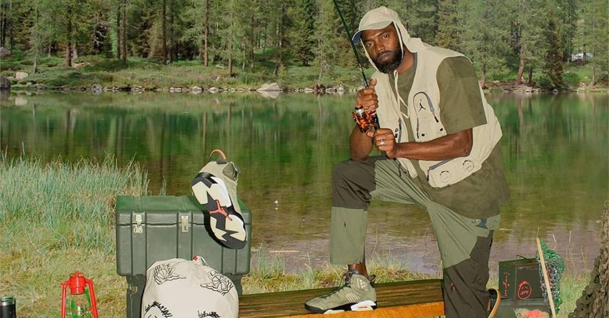 Randy Moss poses with his fishing rod