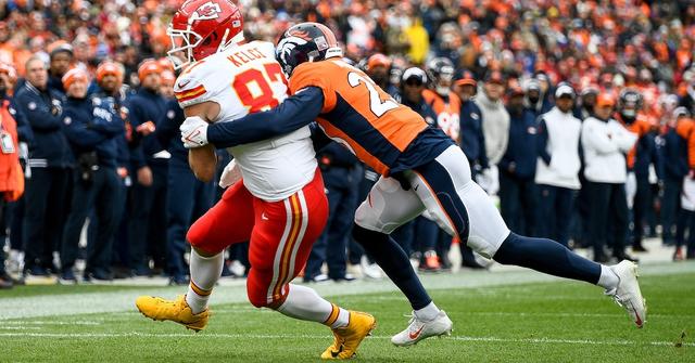 Travis Kelce wearing yellow shoes