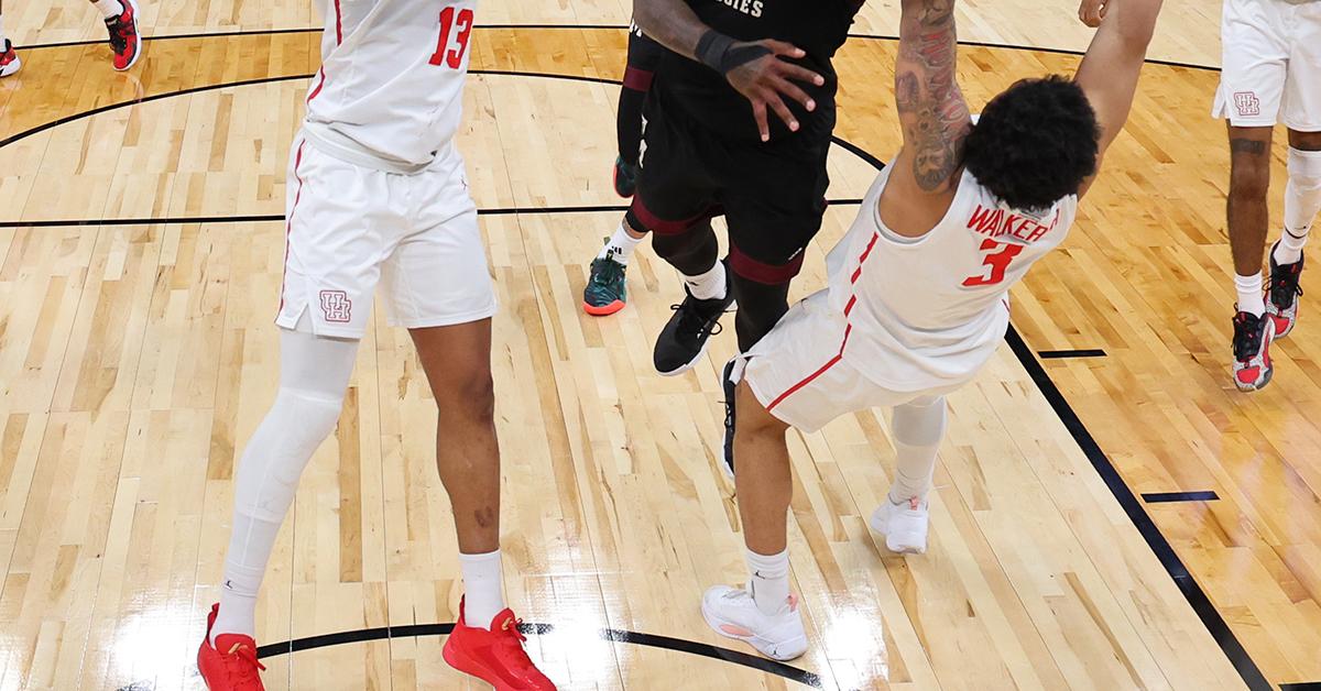 why-do-basketball-players-wear-one-leg-sleeve
