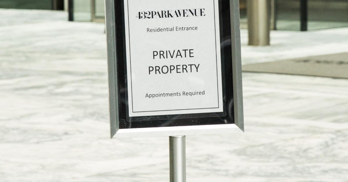 A private property sign at 432 Park Avenue in New York City.