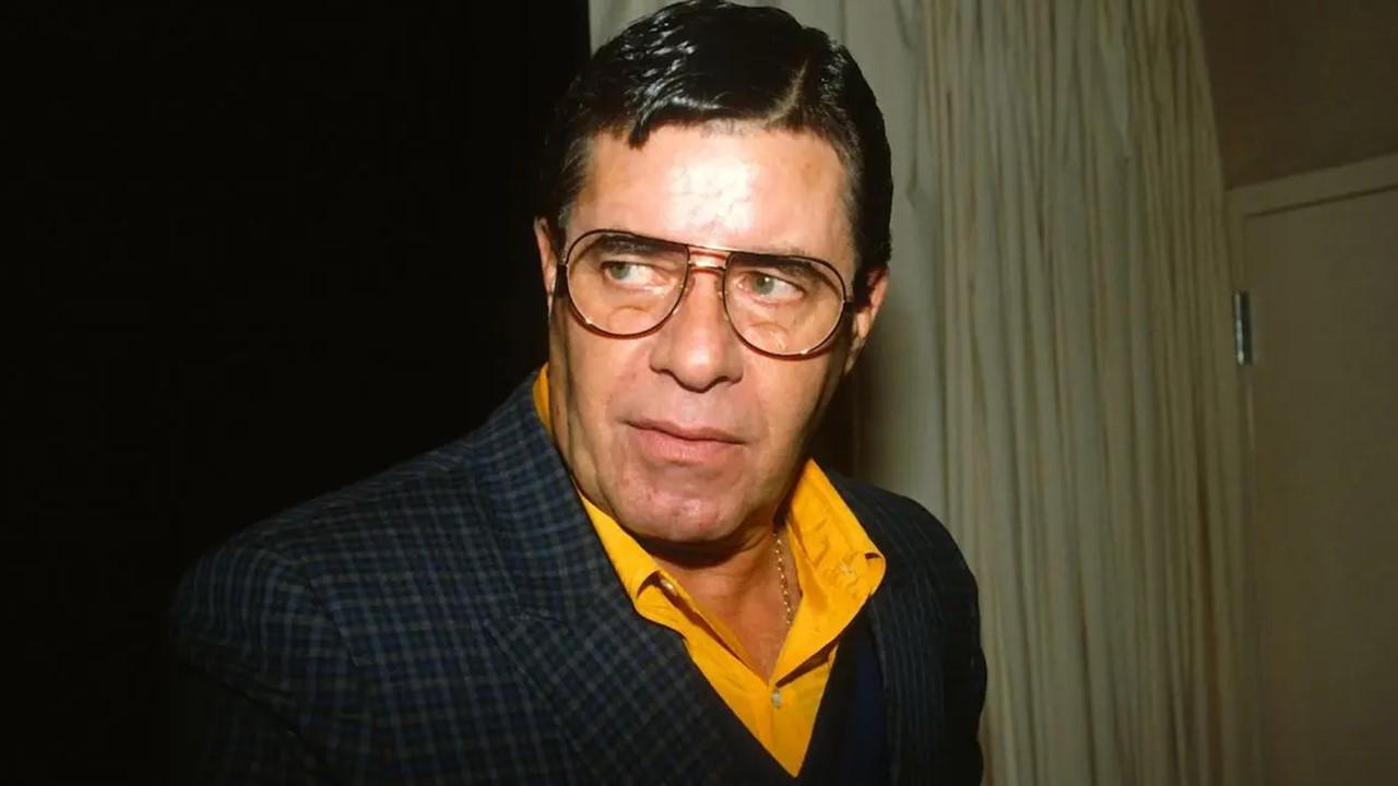 Jerry Lewis leaving a press conference on Oct. 16, 1986