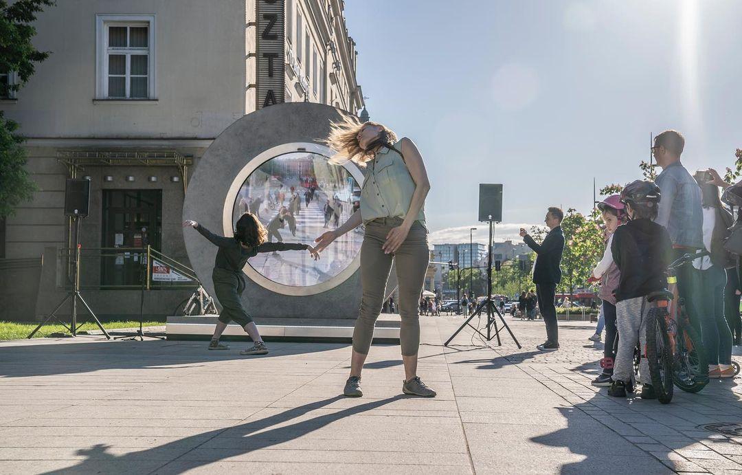 The Portal, sharing a livestream between NYC and Dublin