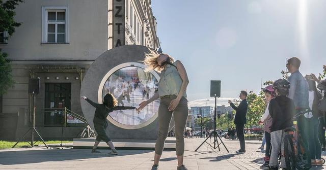 The Portal, sharing a livestream between NYC and Dublin