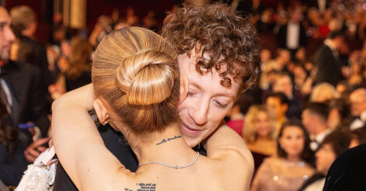 Ethan Slater and Eriana Grande hugging at the 2025 Oscars.