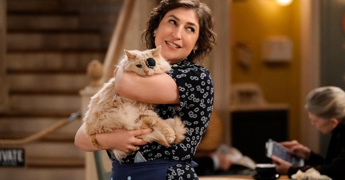 does mayim bialik play piano