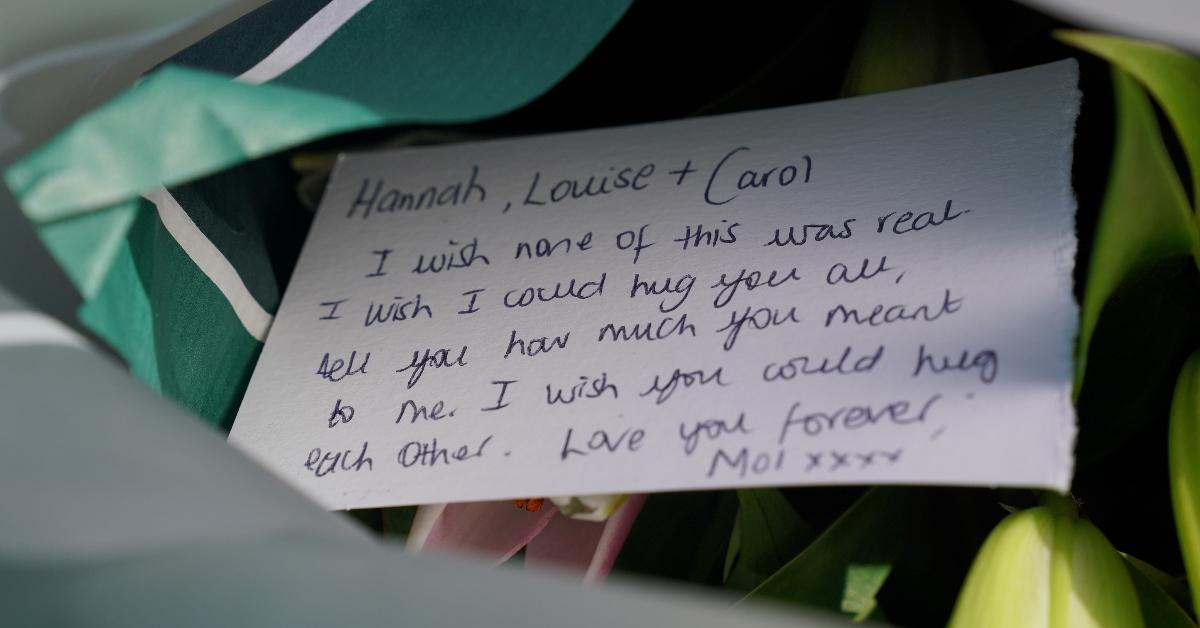 A handwritten card placed outside of John Hunt's home