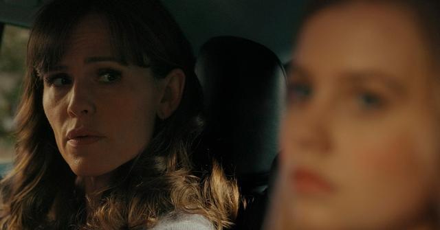 (L-R) Jennifer Garner and Angourie Rice in a scene from 'The Last Thing He Told Me'