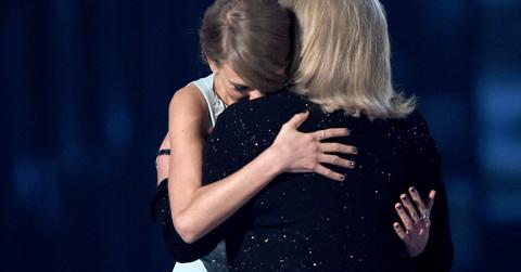 taylor swift and mom