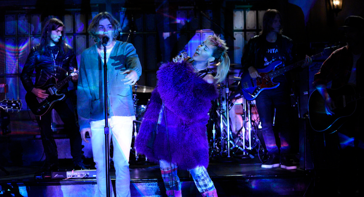 Miley Cyrus singing on 'SNL'