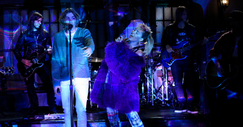 Miley Cyrus singing on 'SNL'