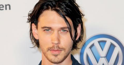 austin-butler-singing-1563288446665.jpg