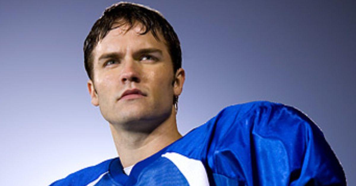 Jason Street wears his football jersey on 'Friday Night Lights'