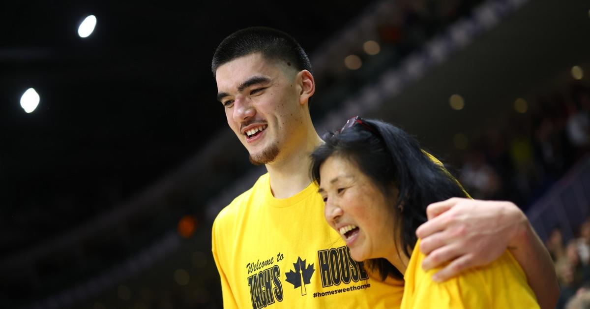 Zach Edey and his mother wearing matching yellow shirts. 