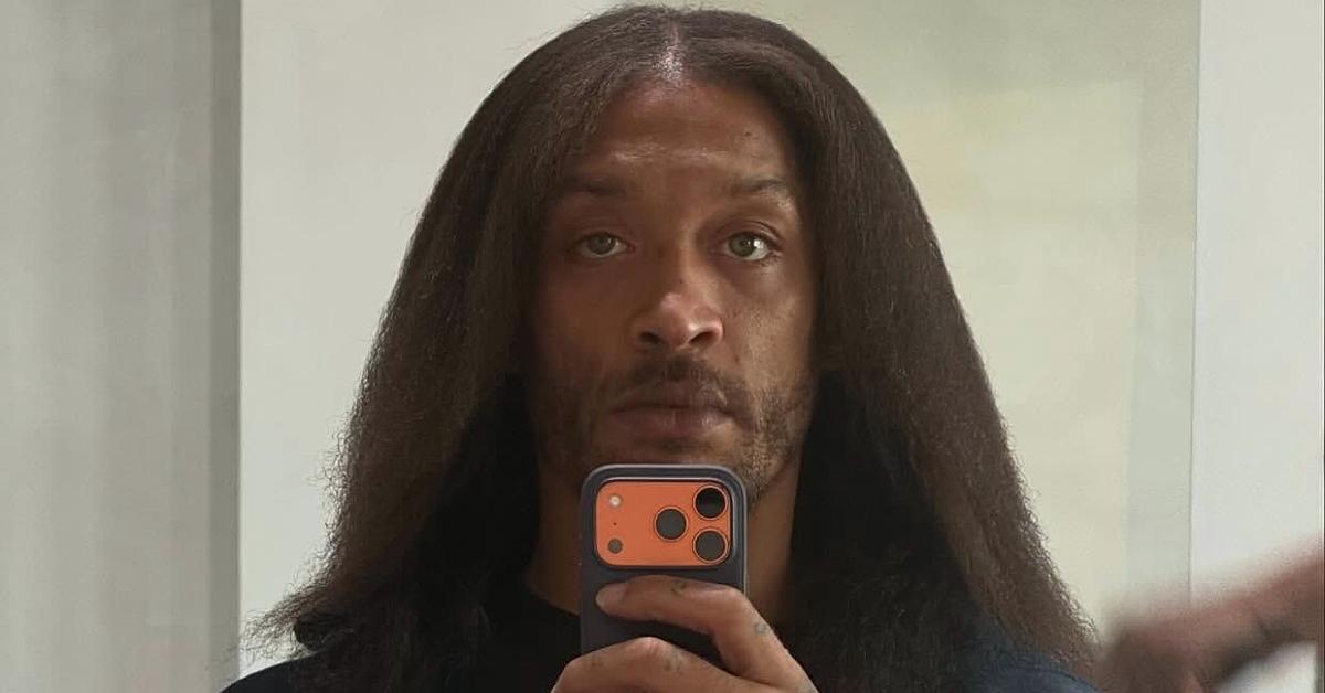 Michael Beasley poses for selfie