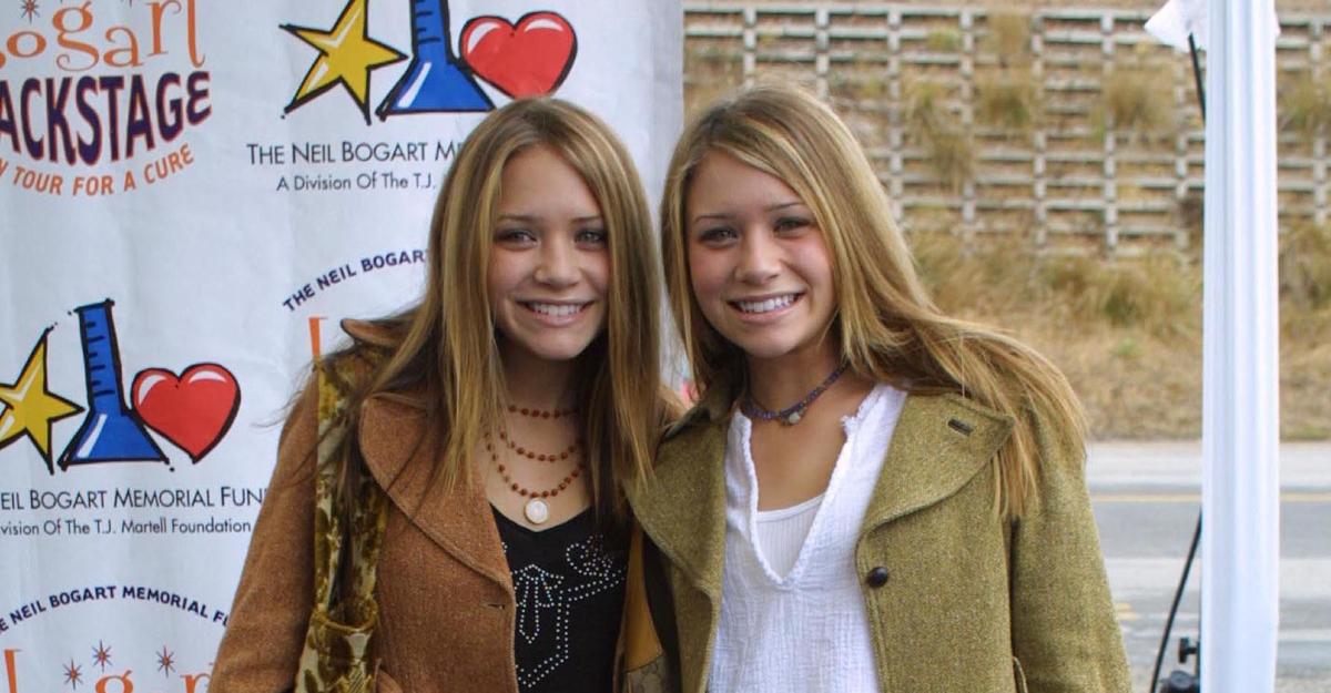 Mary-Kate and Ashley Olsen attend a fundraiser in 2001.