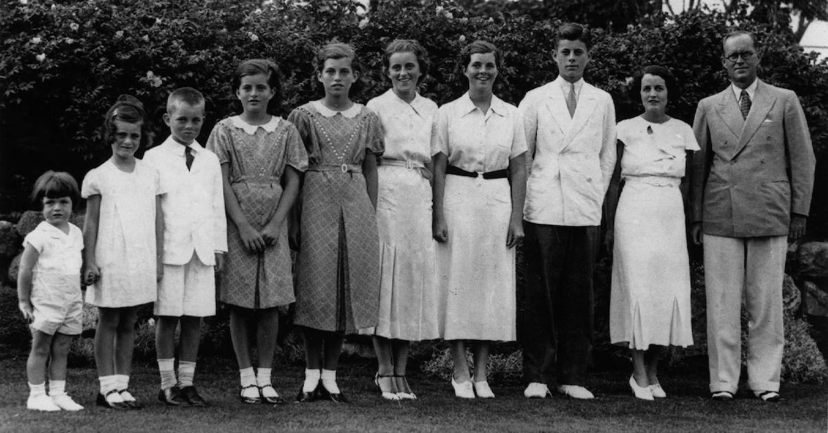 (l-r): Edward, Jeanne, Robert, Patricia, Eunice, Kathleen, Rosemary, John F Kennedy, Rose, and Joe Kennedy