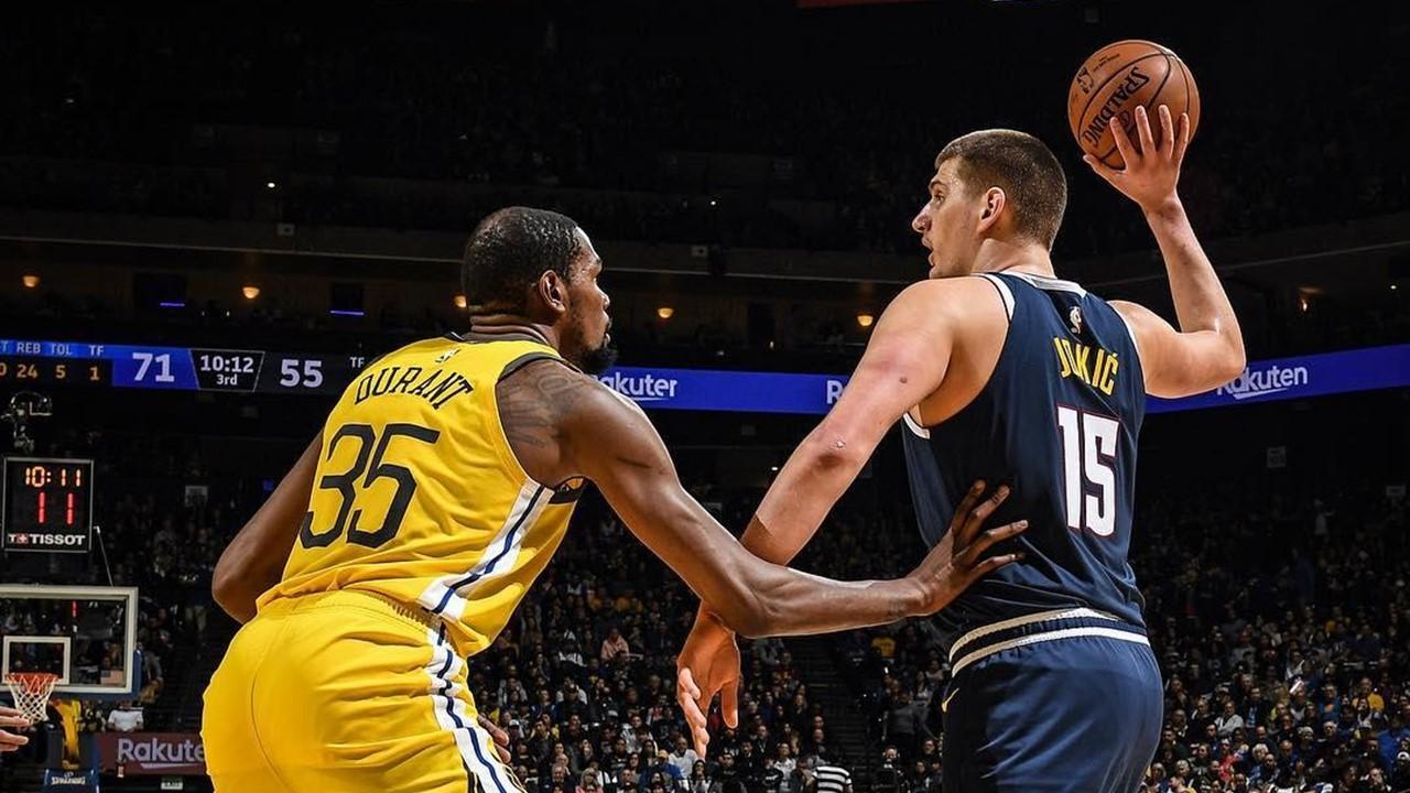 Nikola Jokić playing against Kevin Durant