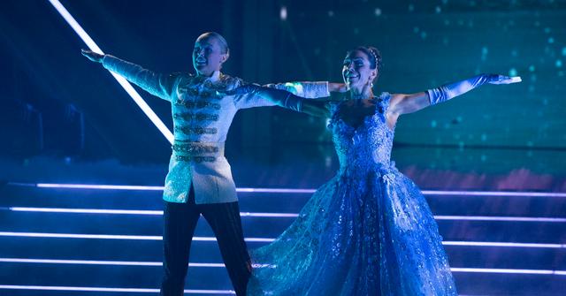 JoJo Siwa dancing with a girl on 'DWTS'