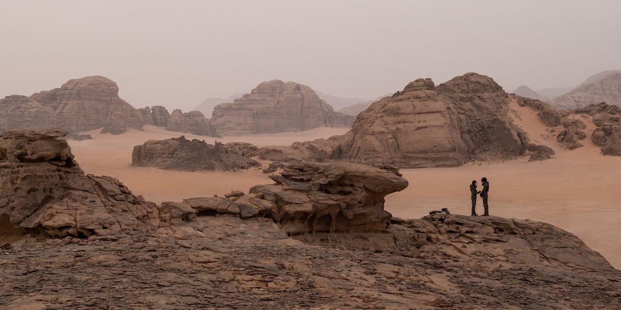 Lady Jessica and Paul Atreides in Fremen territory in 'Dune'