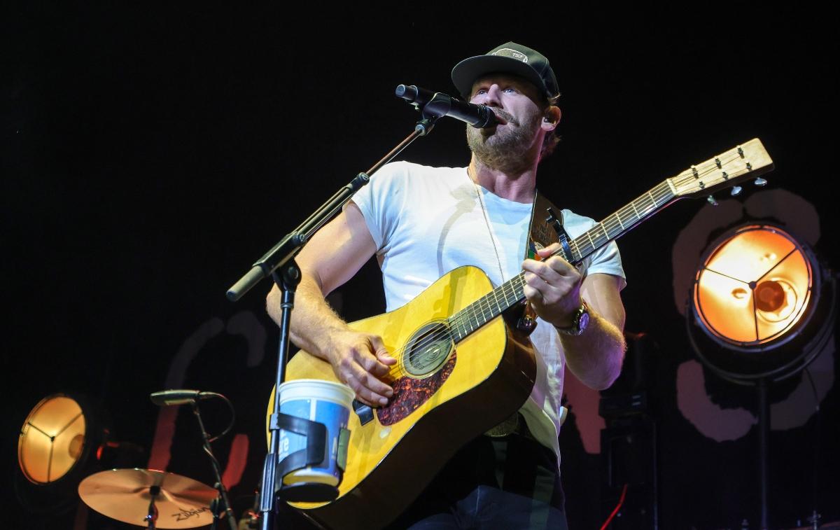 Country pjevač Chris Rice nastupa u MGM Grand Garden Areni u Las Vegasu 2023.