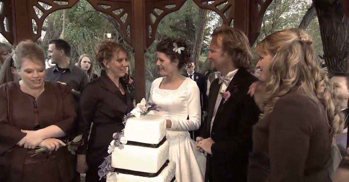 (l-r): Janelle, Meri, Robyn, Kody, and Christine at their wedding on 'Sister Wives'