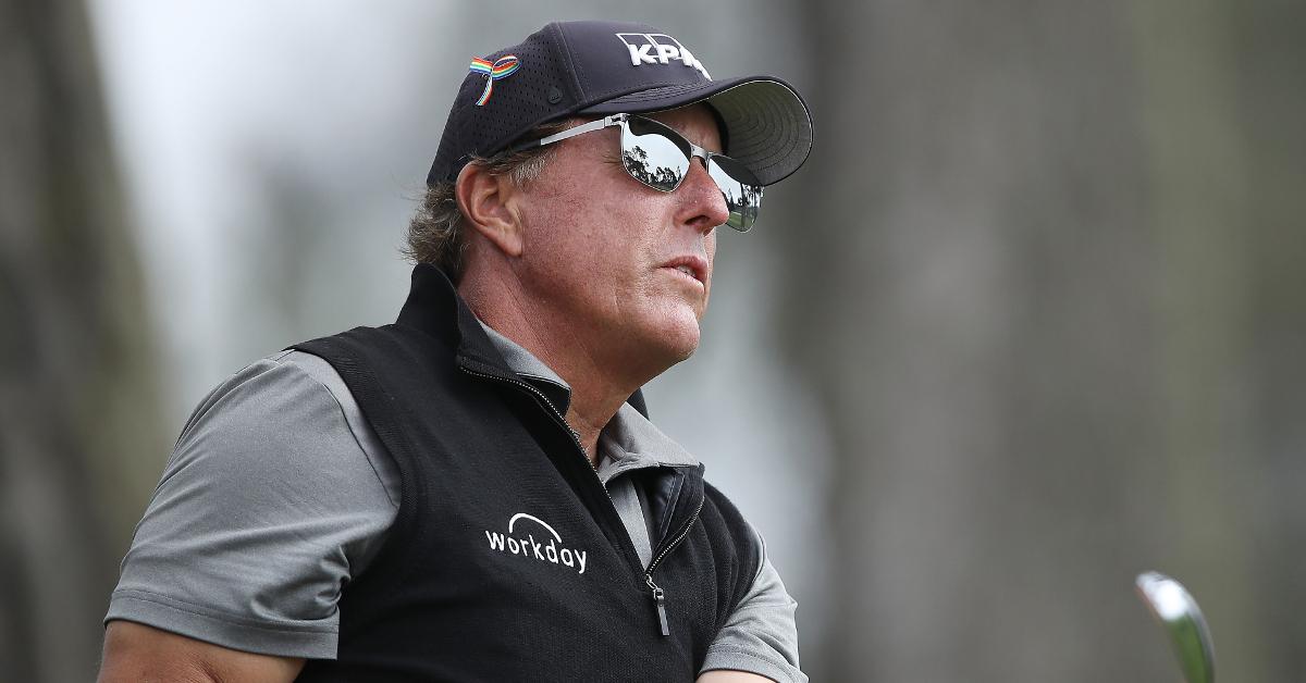 Why Is Phil Mickelson Wearing Sunglasses Now He S Getting Roasted